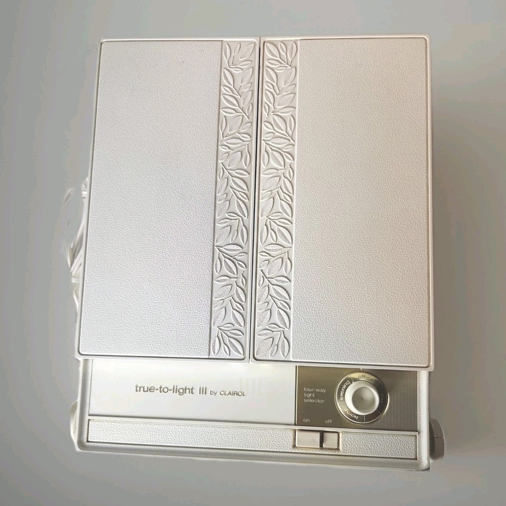 VTG 70s Clairol True-To-Light III Folding Portable Lighted Make-up Mirror Works!